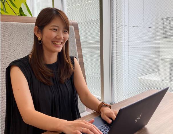 Yoshiko Motomura working on a laptop computer